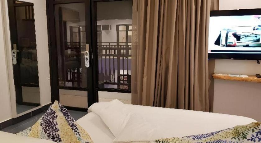 White Breeze Palawan Boutique Hotel Puerto Princesa Екстер'єр фото