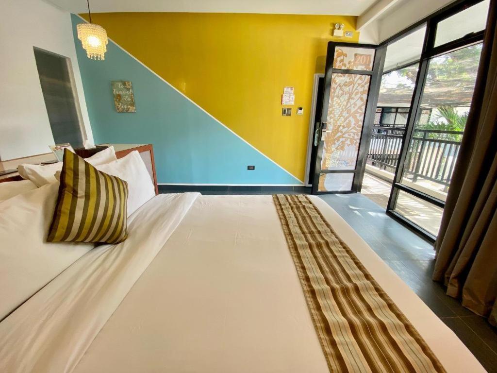White Breeze Palawan Boutique Hotel Puerto Princesa Екстер'єр фото