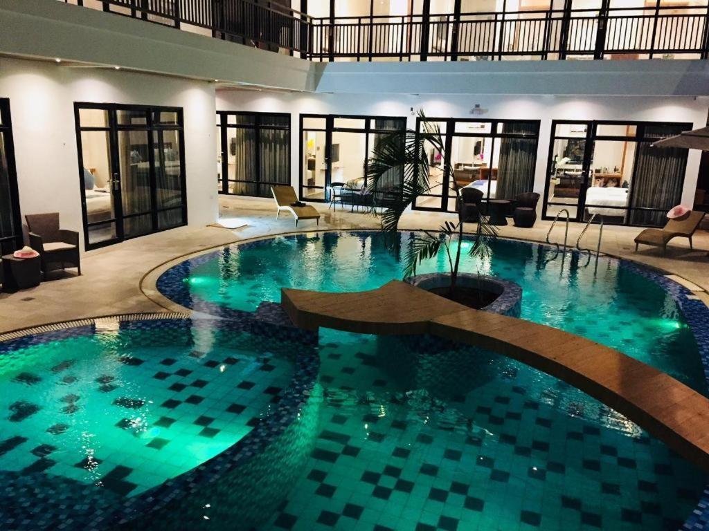 White Breeze Palawan Boutique Hotel Puerto Princesa Екстер'єр фото